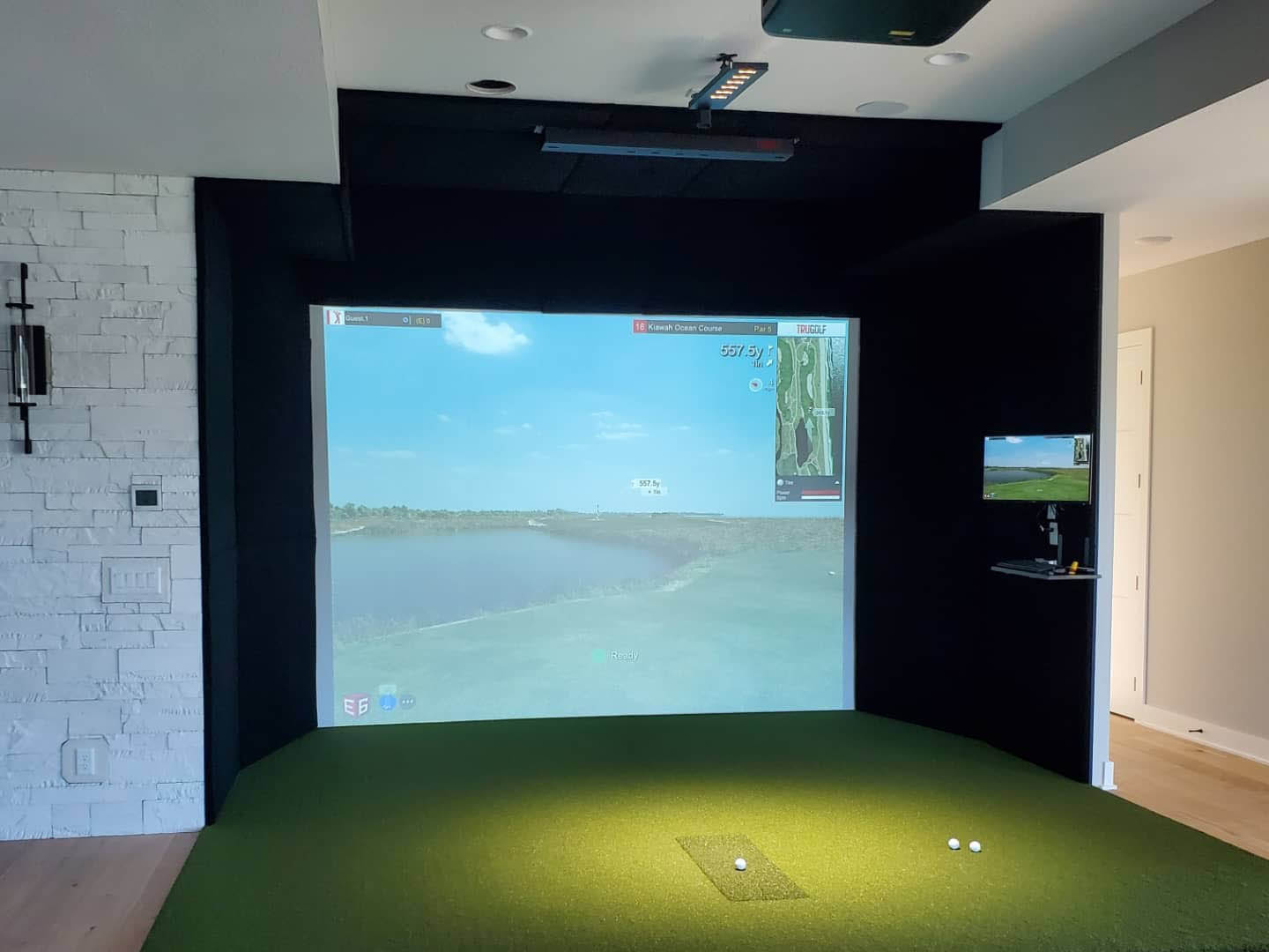 Midwest Golf Innovations - Gaming Computer Golf Simulator